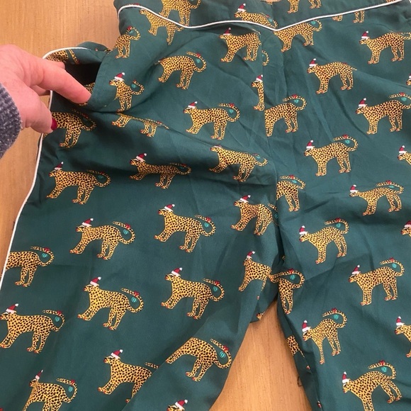 Women’s Pajama Set Cougar Animal Print Santa Holiday Novelty New Size medium - Picture 4 of 16